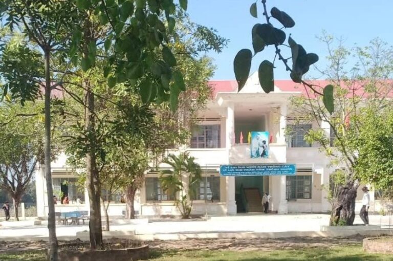 Nguyen Tat Thanh Secondary School yard Ia Yeng commune Gia Lai Province Vietnam ethnic minority education